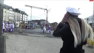 100% PUBLIC!!!!KARNEVAL in Düsseldorf (SPERMAWALK) mit Lena-Loch