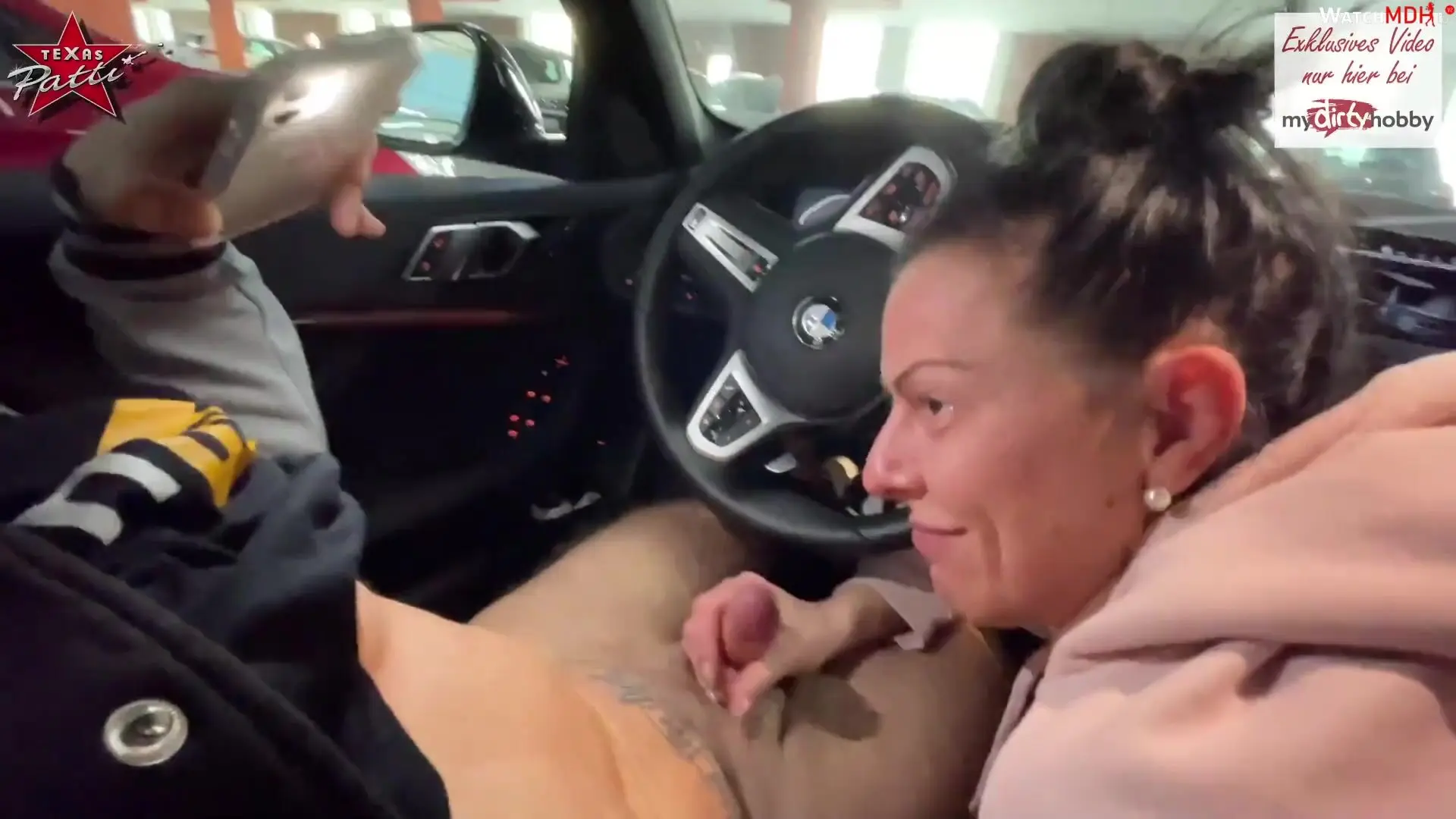 Quickie Blowjob im Parkhaus mit TexasPatti