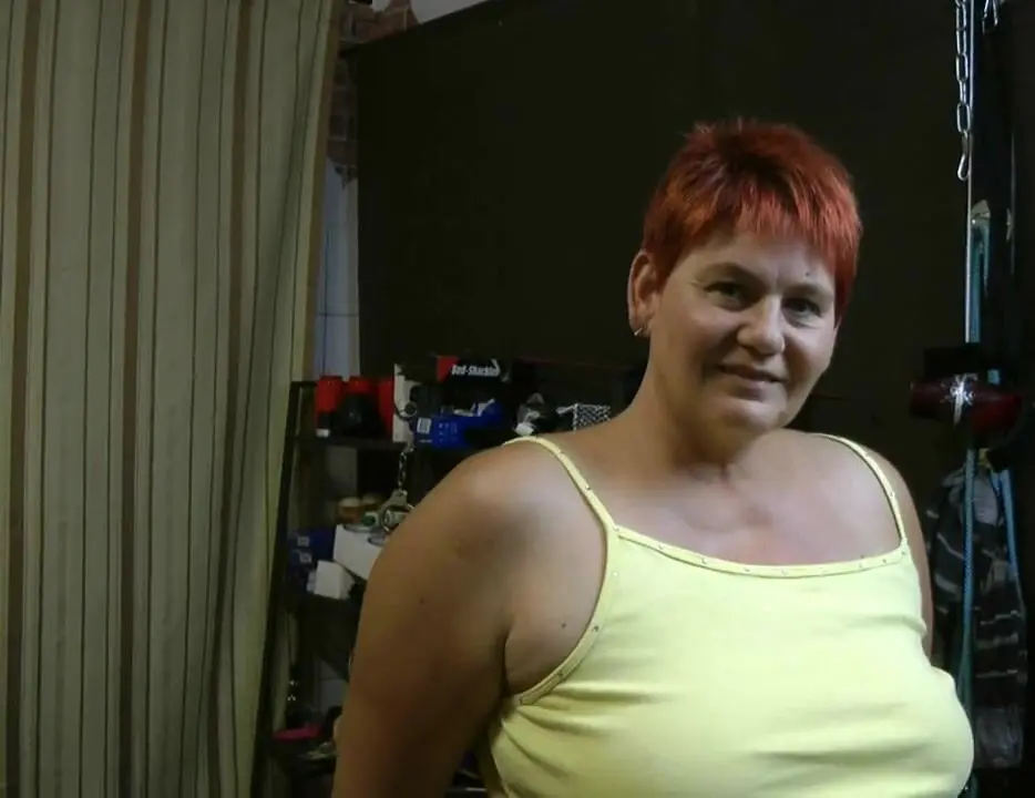 Deutsche Mutter bekommt Outdoor einen Faustfick