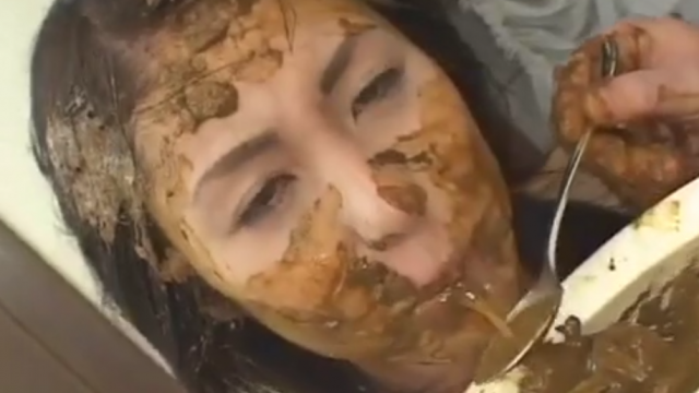 Scheiße fressen bis die junge Japanerin kotzt